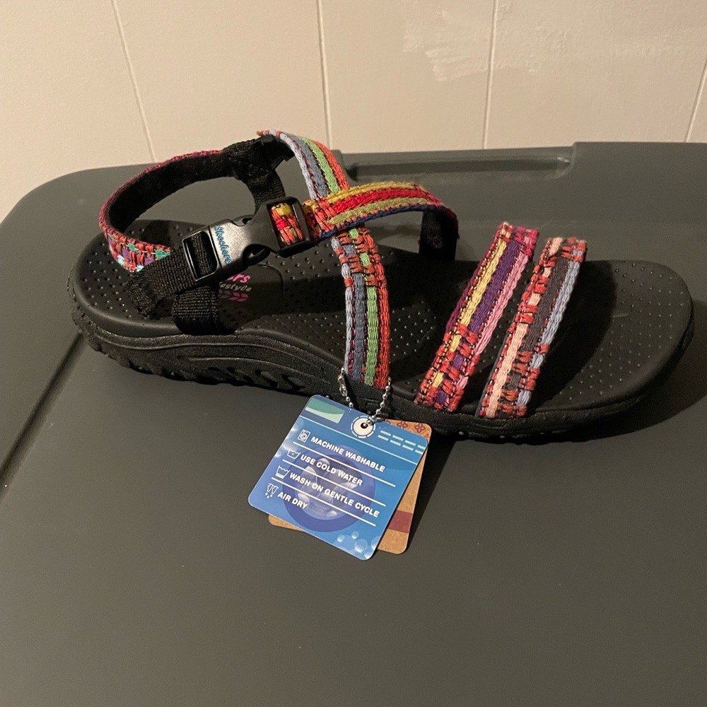 Never worn size 8 sketchers sandals